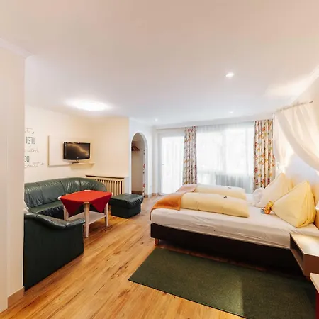 Hotel Smileys 4*