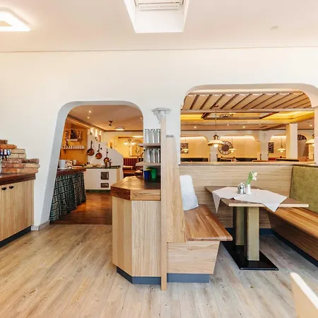 酒店 Smileys Trebesing