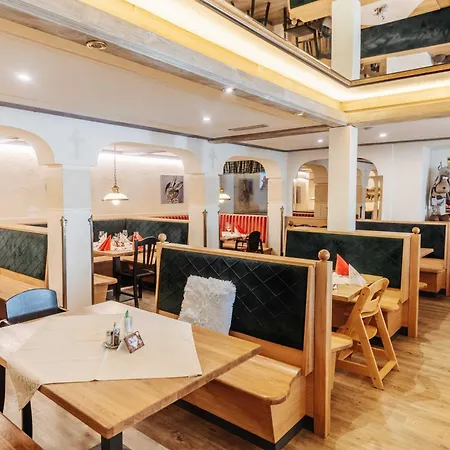 酒店 Smileys Trebesing